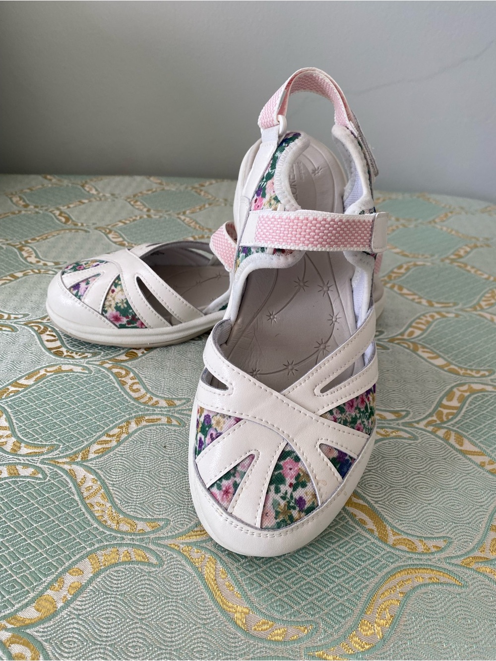 Easy Spirit White Sandals with Pink and Floral Accents